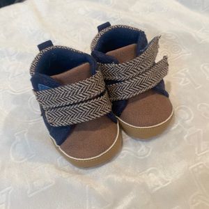 Velcro navy and brown chevron baby shoes